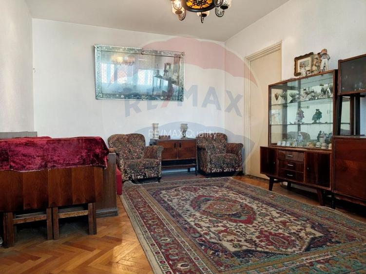 Apartament cu 2 camere  nerenovat, de vânzare în zona 1 Mai - 2