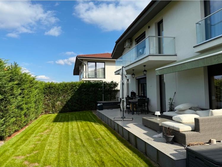 Vila complet mobilată în Sinmartin(Beverly Hills) - 9