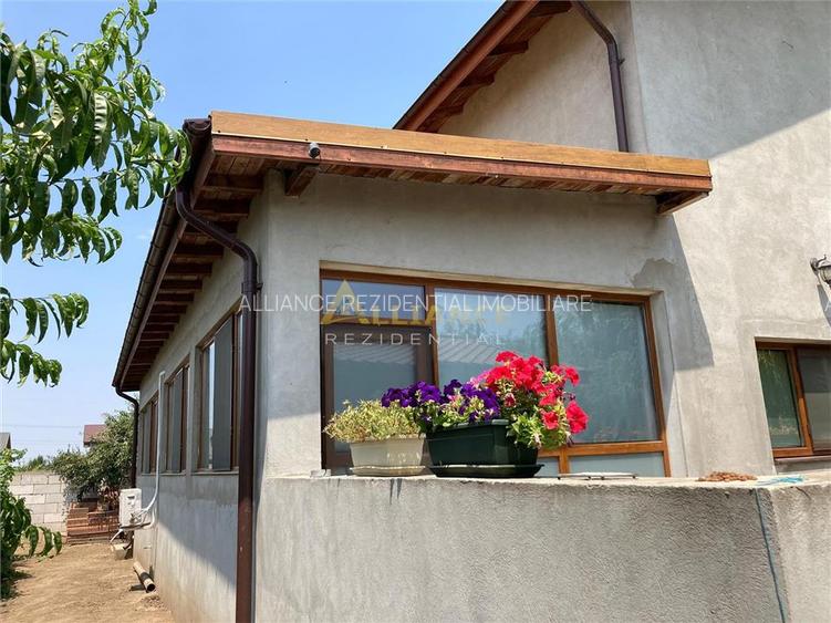 Vila cu 4 .camere 3. bai --249 mp utili - teren 881mp - 4
