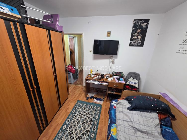 Liviu Rebreanu intersectie 1 Decembrie 1918, langa Auchan Titan, Poarta 4 - 10