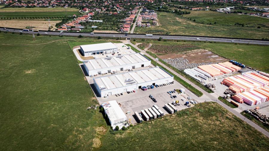 Parc industrial cu platformă betonată lângă A1 - 14