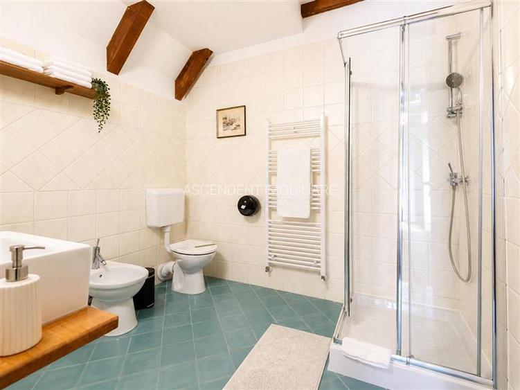 Pensiune cu restaurant, farmec aparte, concept italian, Central, aria Castelul B - 9