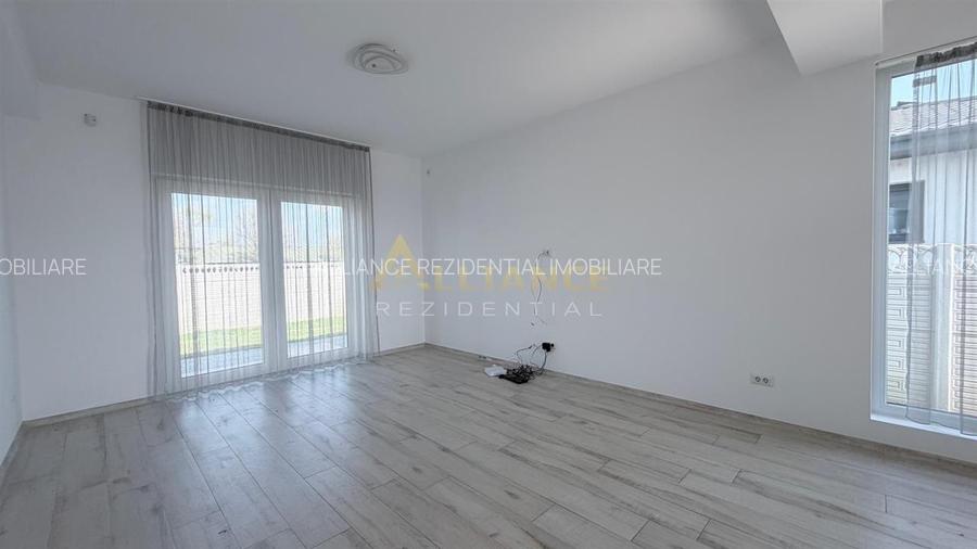 Casa Individuala - 3 camere, 2 bai, pompa de caldura, panouri solare - 10