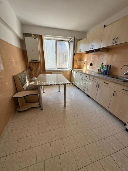 Apartament cu garaj ultracentral zona Mc Donald s Unirii , 4 camere  - 4