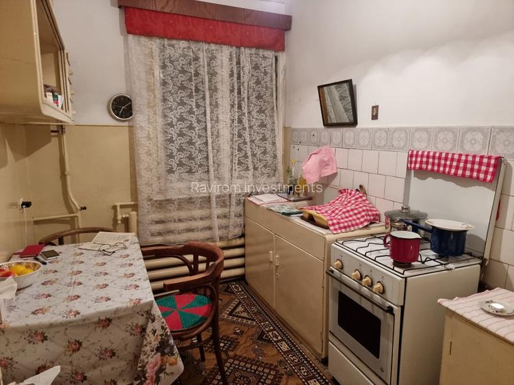 Apartament doua camere, decomandat, etaj patru, structura buna, simplu, central - 15