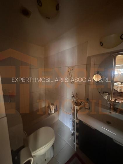 Casa de vanzare, situata in zona Stadion - 8