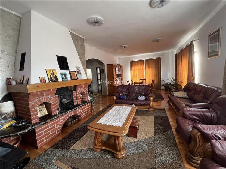 Casa de inchiriat in zona Moca de 380 mp utili, cu piscina si curte de 733 mp - 2