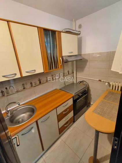 Garsoniera, etajul 3/9, zona Podu de Piatra - 4