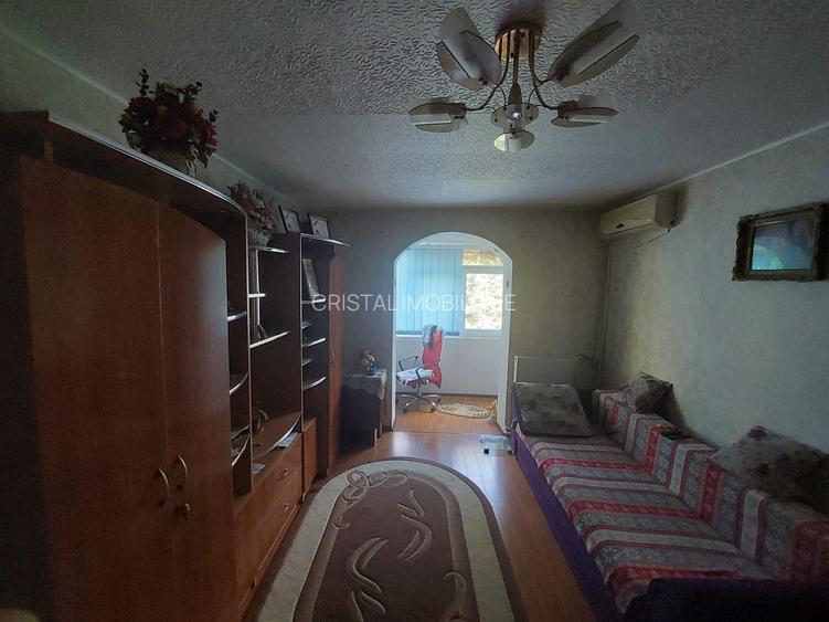 Vanzare apartament 2 camere in Titan, mobilat, utilat- 4min metrou C.Georgian - 2