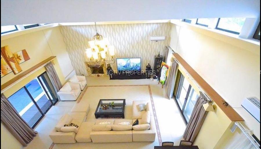 Vila exclusivista 2008,arhitect spaniola,5 dormitoare,5 bai,teren 1420mp,garaj 2 - 5