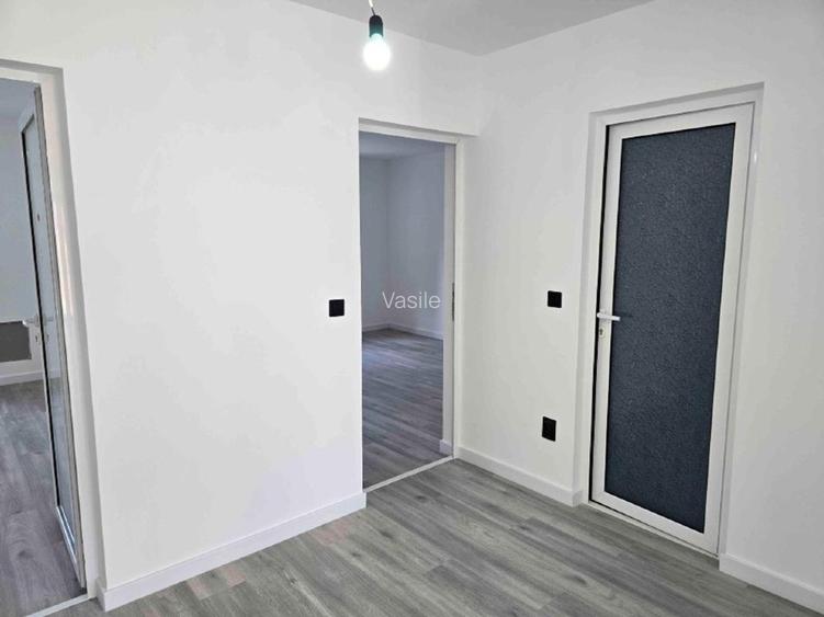 Vând apartament 3 camere, garaj - 10