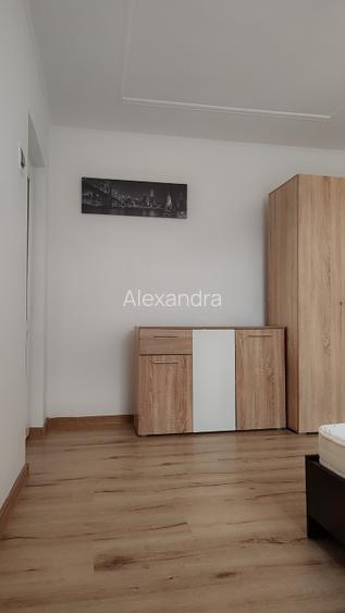 Casă cu curte și garaj de vânzare  - 5