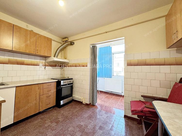 Apartament 3 camere decomandat, spatios, situat in cartierul Mazepa 2. - 4