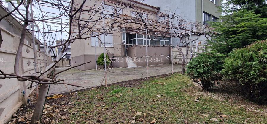 Coiciu, o vila construita pe cadre de beton, bine compartimentata. - 35