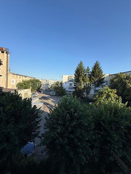 Ap 3 camere - decomandat - Campina - strada Milcovului - 13
