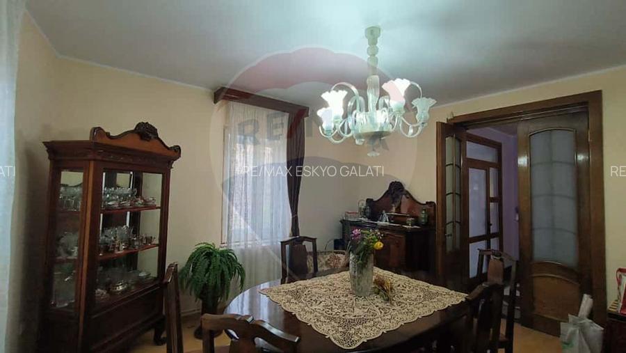 Casă cu piscină de vânzare în zona Piața Centrală Galați - 5