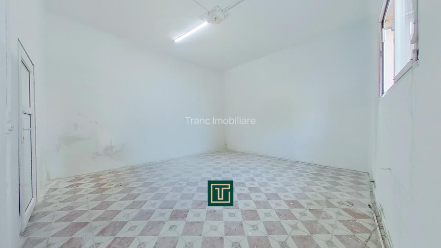 Apartament cu potential cu 2 camere la curte comuna in Centru - 2