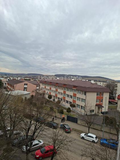 Apartament cu 3 camere,  et 4/8, 90 mp,  str Decebal/ Unirii - 11