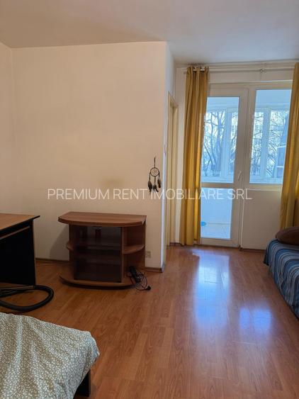 Dristor, garsoniera langa metrou, 320 euro, etaj 1 - 14