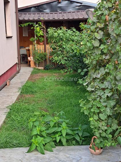 Vilă P+1 4 camere Teren 300 mp  Bragadiru – Strada Safirului - 13