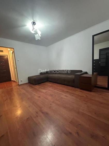 299euro Garsoniera 32mp- metrou Favorit la 4minute - 3