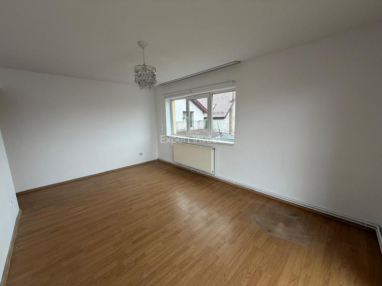 Vand apartament 3 camere - decomandat - etaj 1 - cartier Trei Stejari - 2