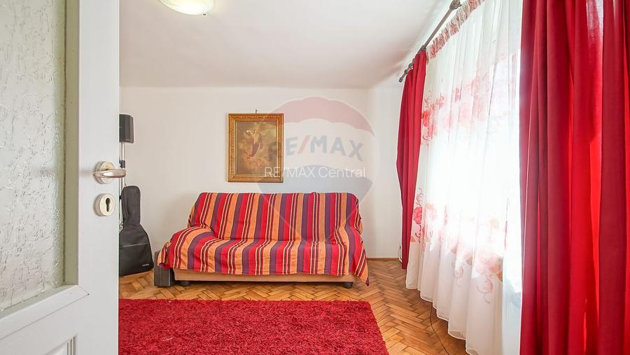CASĂ INDIVIDUALĂ ÎN SCHEI    STRADA PIATRA MARE - 11