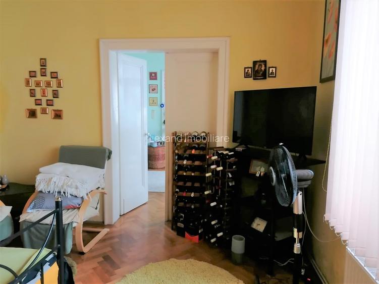 De vanzare, apartament trei camere in casa, pe str Republicii - 8