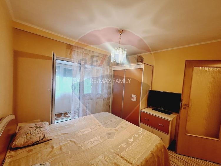 Apartament cu 3 camere de vânzare în zona Nufarul - 2