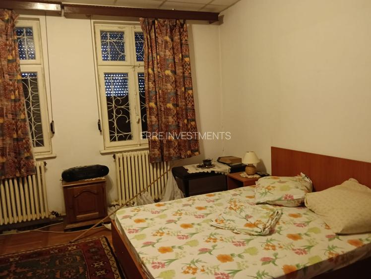 Casa interbelica, renovata total, centrul Perisului, cu vedere la lacul Cocioc - 4