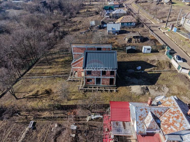 Casa la rosu cu autorizatie valabila in Hemeius - Fantanele - 3