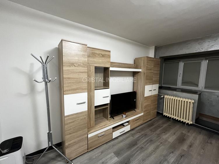 Garsonieră renovată 2025, parter, mobilată complet, zona Titan - 2