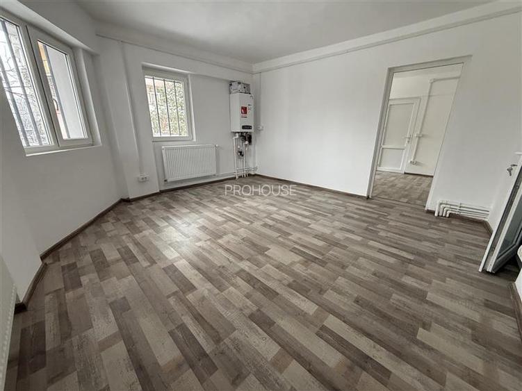 Adjud - spatiu comercial renovat complet - 8