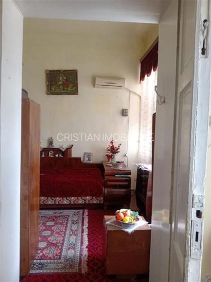 Apartament Ultracentral 2 camere,47mp utili, la curte, imobil P+1 - 4