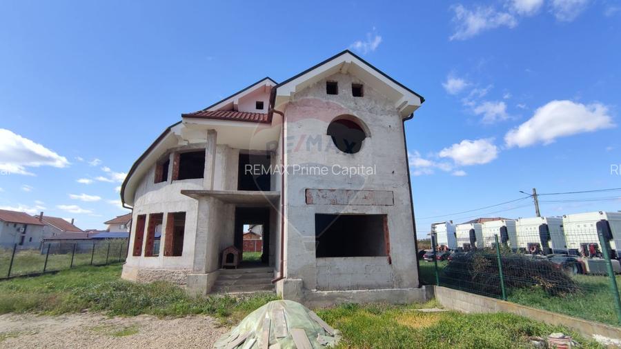 Vilă P+E, 378 mp, la roșu, Sânmartin, arhitectură unică, teren 726 mp - 2