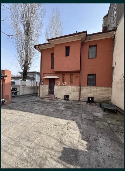 Vila / casa de vanzare - 3