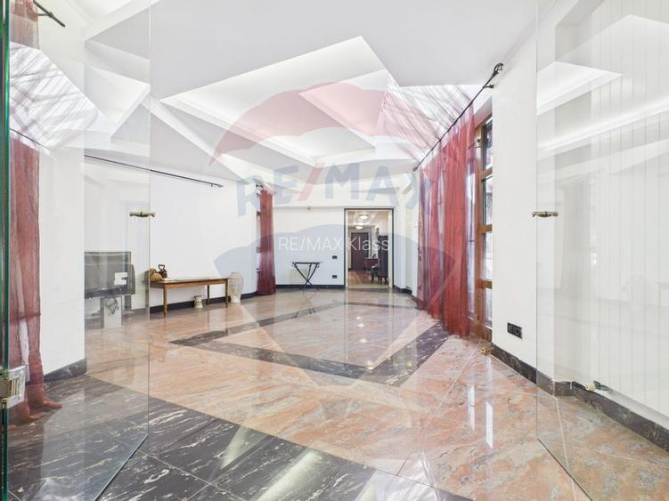 Vilă spectaculoasă în Balotești, curte 5000 mp si piscina interioara - 9