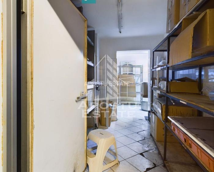 Casa individuala pretabila pentru activitati comerciale,zona Complex - 13