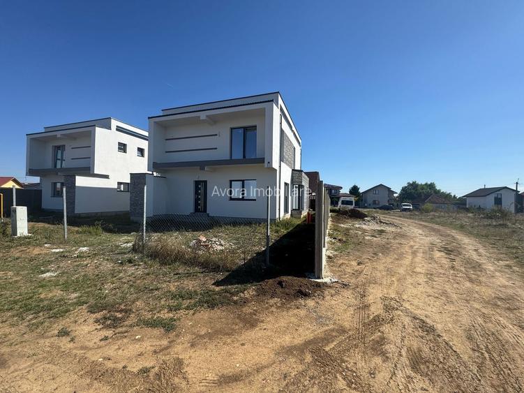 De vânzare duplex 1/2, stil cubic, despărțit prin camera tehnică, Sanandrei. - 2