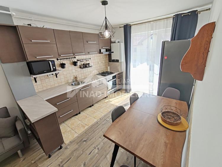 Apartament cu 2 camere+nisa de dormit, balcon, parcare, Str.Florilor - 6