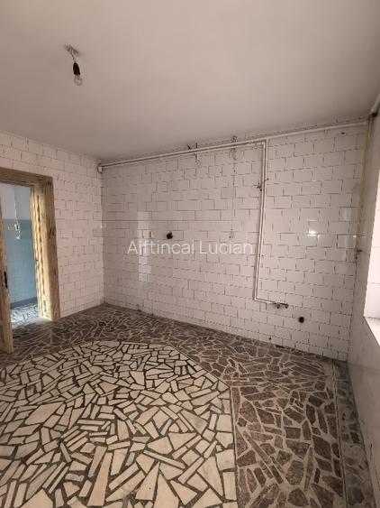 Casă situată Ultracentral având destinația de spatiu comercial cu 3 accese - 13