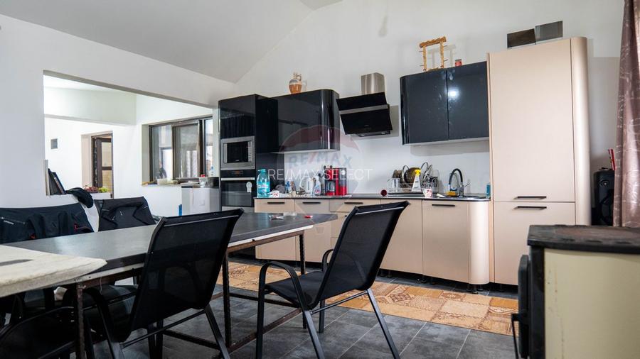 Vilă cu piscină –ideală pentru familie sau pensiune, Bacu-acces A1/A0 - 17