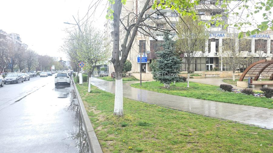 Vand 3 spatii comerciale in Deva zona foarte buna. Pret: 80 000 euro fiecare - 2