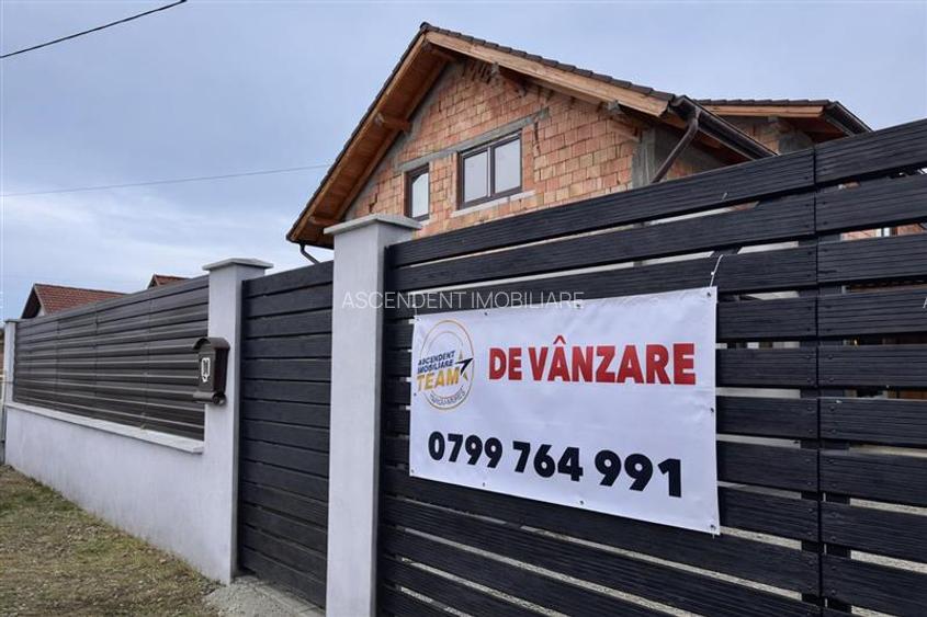 Vila individuala,5 camere,5  bai,170mp utili,areal A,teren 660 mp,Sangeorgiu de - 22