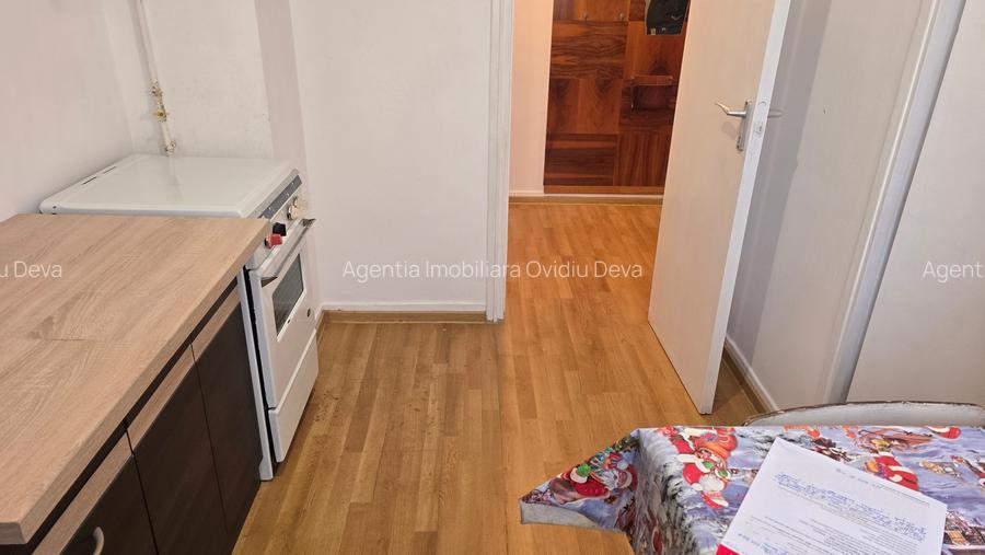 Inchiriez sau vand apartament 4 camere in Deva, zona Pietei Centrale, etaj 3, - 9