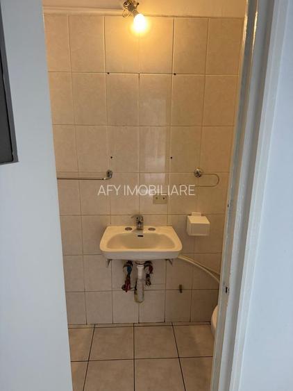De închiriat: apartament 3 camere - nemobilat - ideal birou - Gorjului - 13