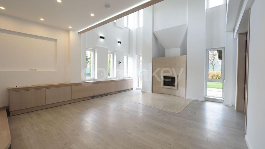 Vila insorita situata in complex langa Scolile Internationale - 5