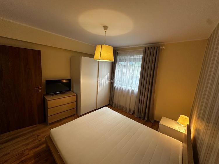  Închiriez apartament cu 2 camere decomandate și parcare privată  - 2