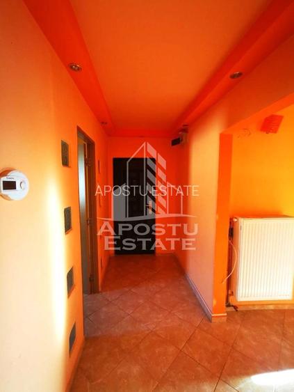 Apartament cu 3 camere, decomandat, 2 balcoane, 2 bai,etaj intermediar - 6