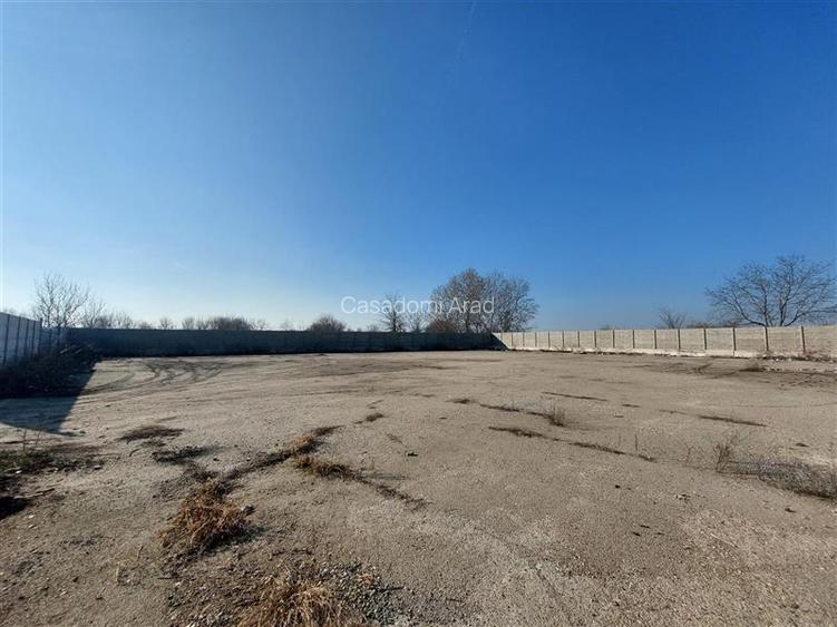Teren ingradit si betonat, in apropiere de Aeroport - 5